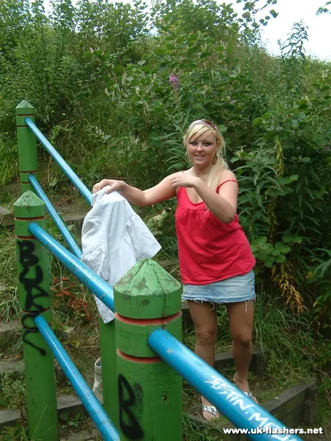 Lena Leigh: British Blonde MILF Strips Out of Her Skirt on a Trail – photo 2 of 16