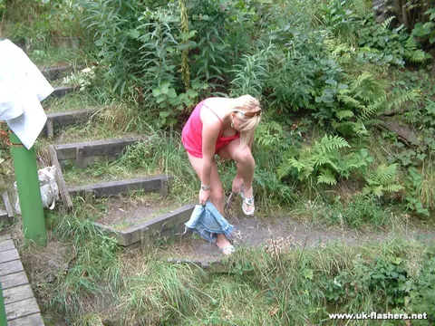 Lena Leigh: British Blonde MILF Strips Out of Her Skirt on a Trail – photo 7 of 16
