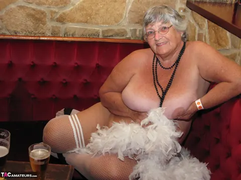 BBW with Big Natural Tits Strips Nude Outdoors Over Beers – photo 9 of 20