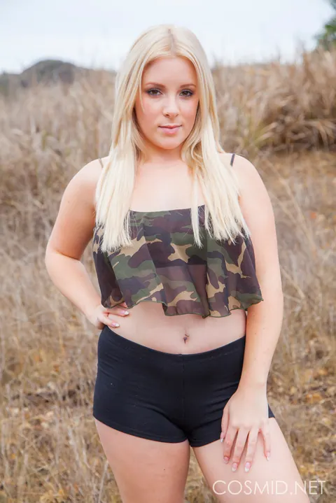 Blonde BBW Shows Her Big Tits and Shaved Pussy Outdoors – photo 1 of 16