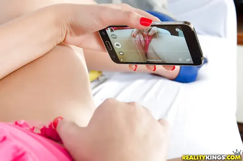 Nayra Mendes: Thick Latina in Lingerie Snaps Selfies While Fingering and Spreading – photo 6 of 16