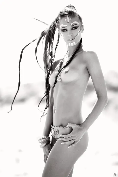 Indre Barkute: Woman with Natural Tits Poses Nude on the Beach – photo 8 of 10