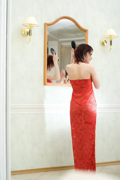 Redhead Pulls Down Her Top and Spreads Her Shaved Pussy – photo 1 of 21