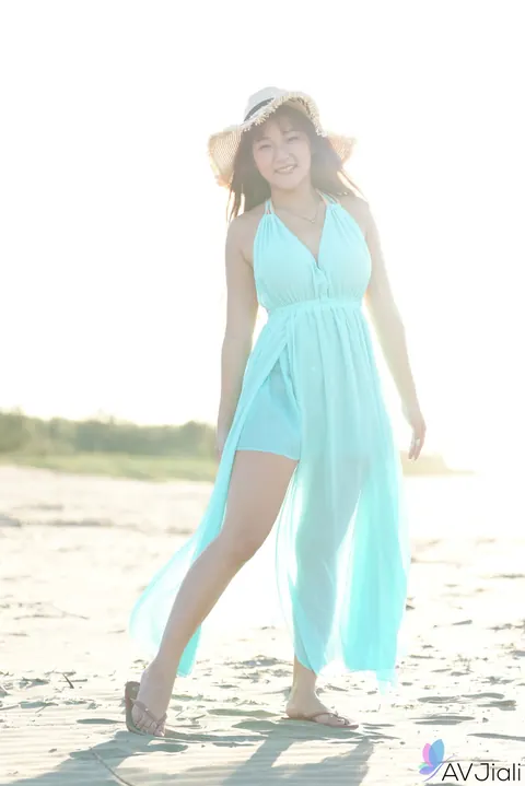 Chinese Babe in a Bikini Gets Fucked on the Beach – photo 6 of 21