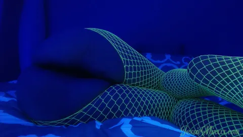 Jessie Minx: Thick MILF in Fishnet Bodystocking and Glasses Rides a Dildo – photo 13 of 15