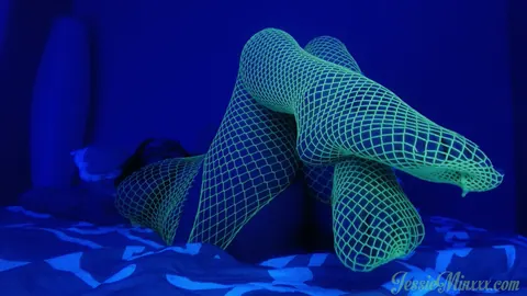 Jessie Minx: Thick MILF in Fishnet Bodystocking and Glasses Rides a Dildo – photo 15 of 15