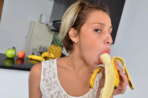 Yenny Contreras: Latina Amateur Strips and Spreads Her Pussy in the Kitchen – photo 7 of 18