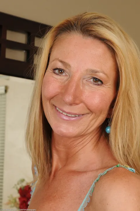 Tall Blonde MILF Shows Pierced Belly and Spreads – photo 3 of 20