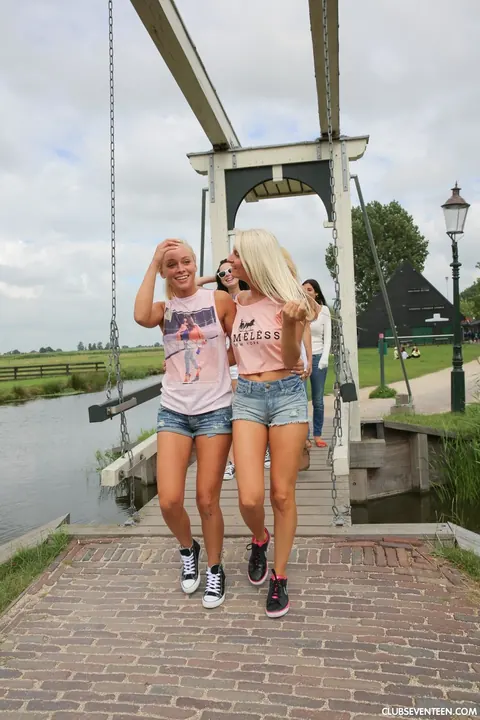 Vanda Lust: Blonde Dutch Woman Flashes in Shorts and Boots Outdoors – photo 6 of 21