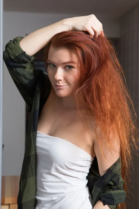 Mia Sollis: Redhead Reveals Her Small Tits and Shaved Pussy – photo 3 of 14