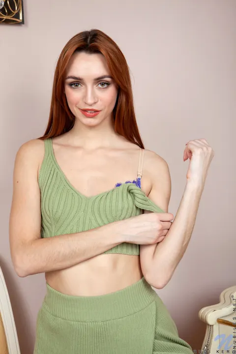 Rudi Ker: Tall Thick Redhead Strips Off Her Dress and Fingers Herself in Heels – photo 4 of 21