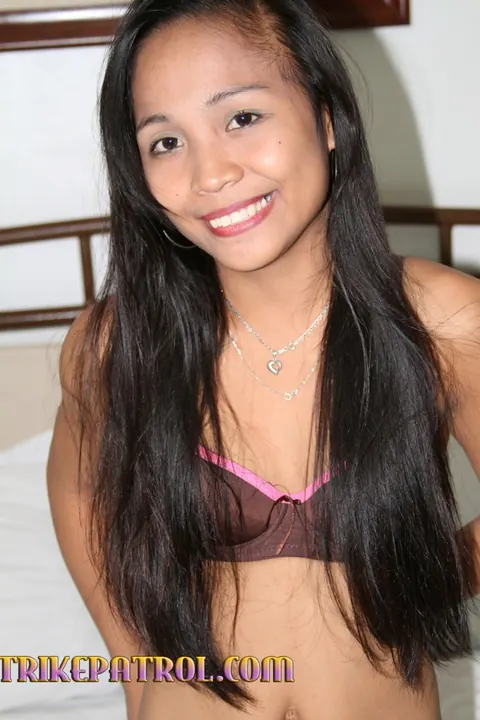 Filipina Reveals Hairy Pussy and Fingers Herself at the Casting – photo 8 of 15