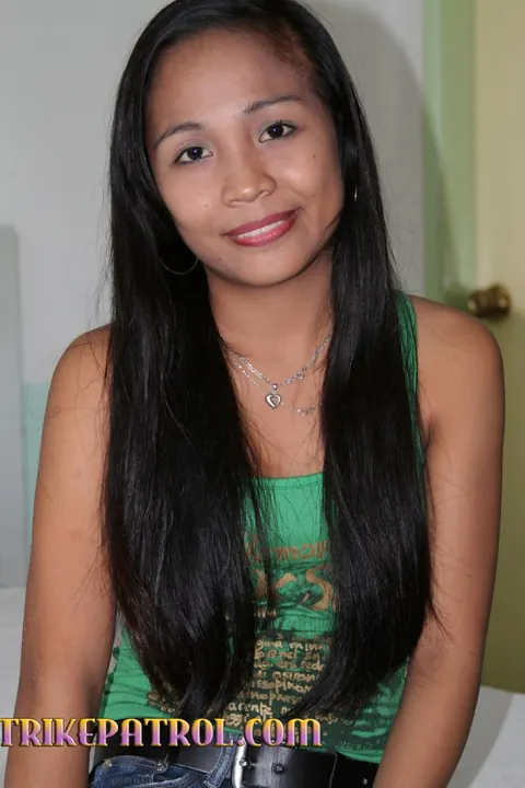 Filipina Reveals Hairy Pussy and Fingers Herself at the Casting – photo 2 of 15