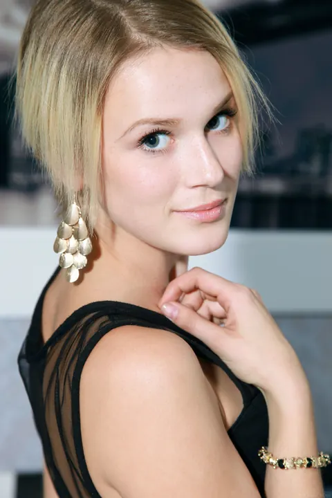 Bella Luce: Short-Haired Russian Blonde Strips Out of Her Dress – photo 3 of 21