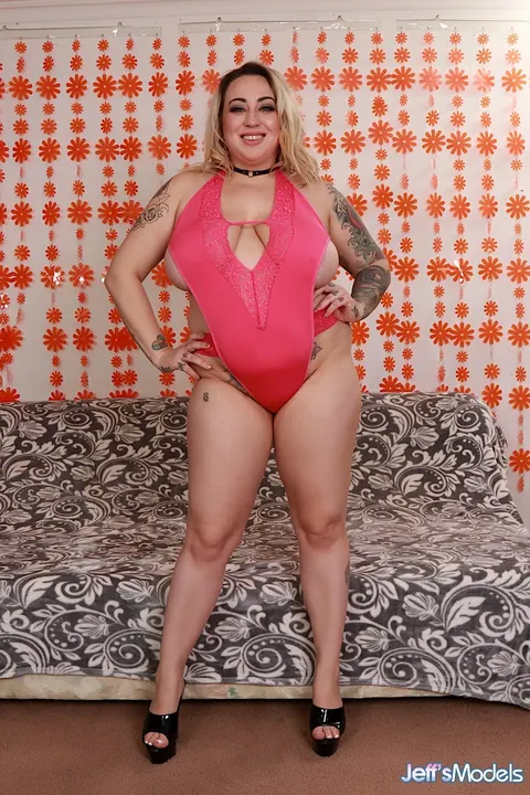 Kendra Lee Ryan: Hairy BBW Blonde Masturbates with a Dildo – photo 2 of 21
