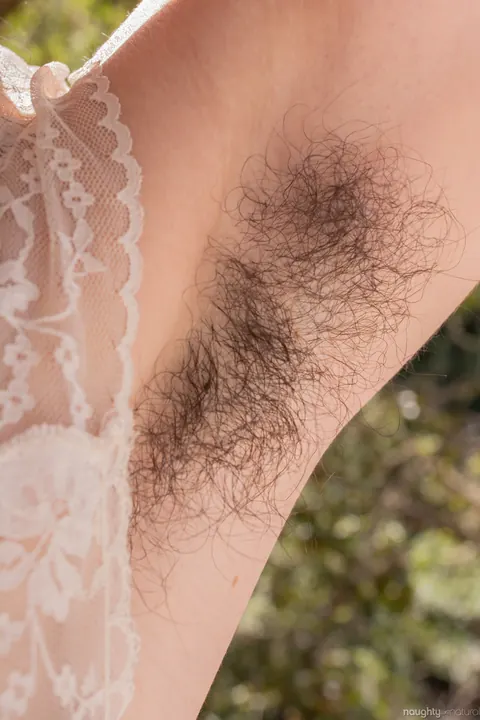 Amateur Shows Hairy Armpits and Bush Outdoors in a Bikini – photo 1 of 21