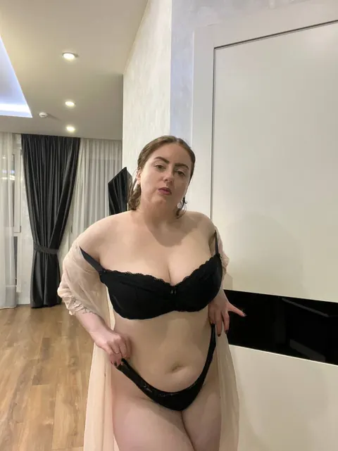 BBW Brunette Shows Her Big Tits and Fat Ass in Panties – photo 3 of 10