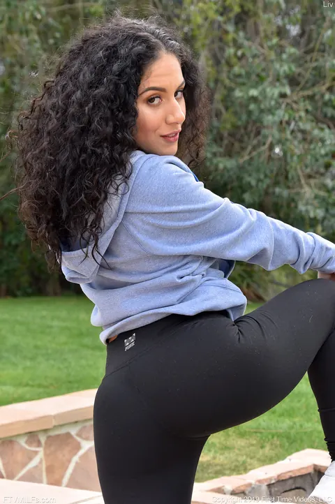Liv Aguilera: Petite Latina MILF Strips and Spreads Her Big Ass Outdoors – photo 4 of 20