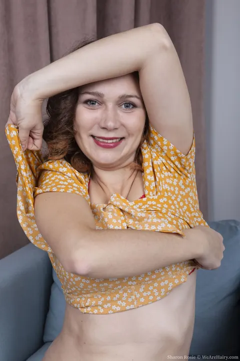 Sharon Rosie: Curly Brunette Amateur Spreads Her Hairy Pussy Wide – photo 8 of 20