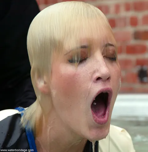 Kimberly Kane: Tall Brunette MILF Endures Water Bondage – photo 11 of 21