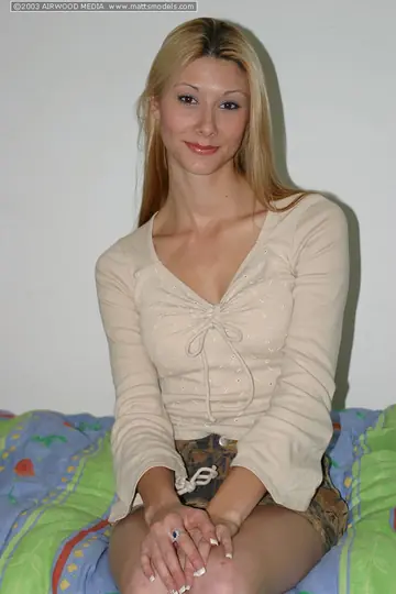 Katie Plays – Blonde MILF Strips Out of Her Skirt for a Solo Tease
