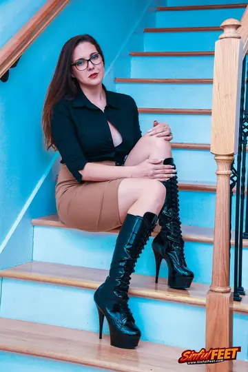 Tall Brunette MILF Strips Off Her Boots to Show Her Feet