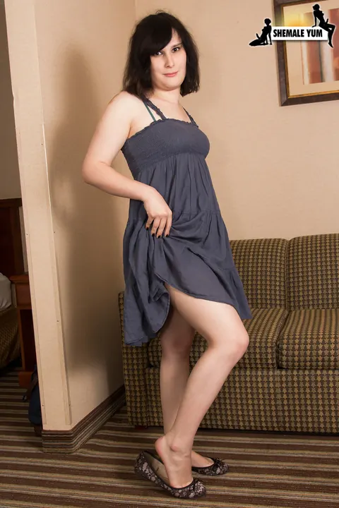 Short-Haired Trans Woman Strips Nude and Poses – photo 2 of 16