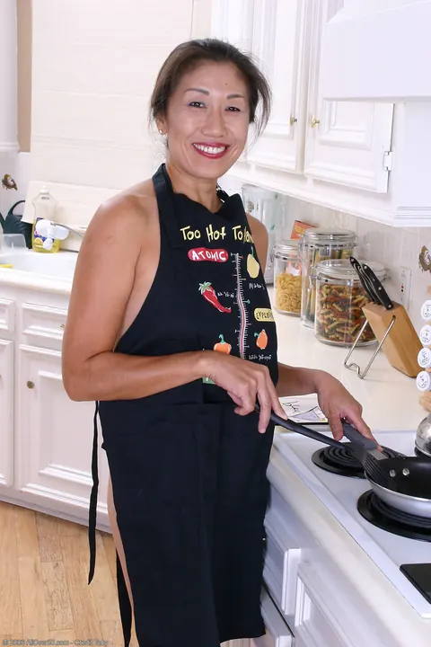 Thick Asian MILF Spreads Her Hairy Pussy in the Kitchen – photo 1 of 20