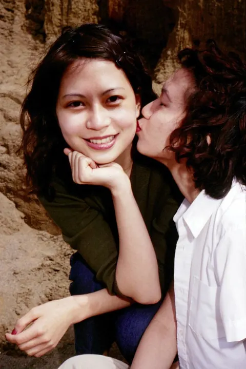 Asian Women in Bikinis Kiss on the Beach – photo 2 of 20