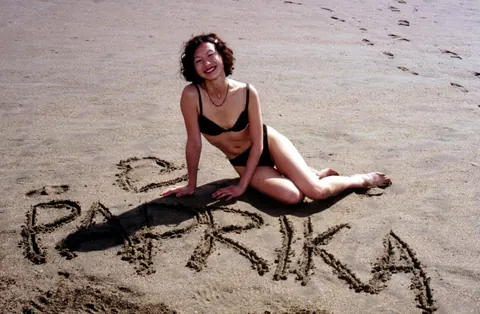 Asian Women in Bikinis Kiss on the Beach – photo 11 of 20