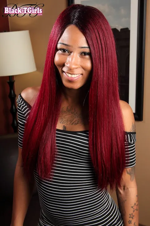 Trans Woman Undresses and Poses Nude on Display – photo 1 of 16