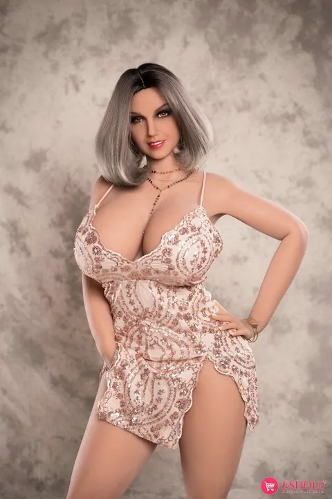 Curvy Woman Bares Her Huge Boobs – photo 11 of 21