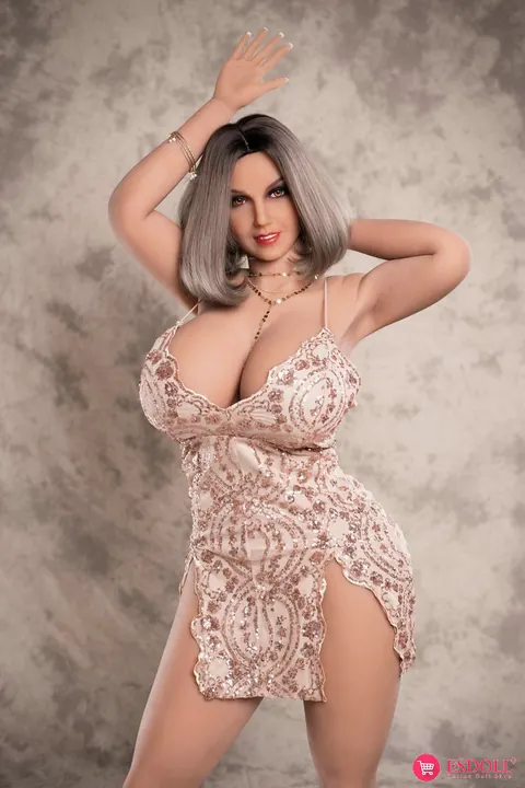 Curvy Woman Bares Her Huge Boobs – photo 4 of 21
