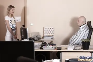 Woman Kisses Her Partner and Gives a Blowjob Until He Cums