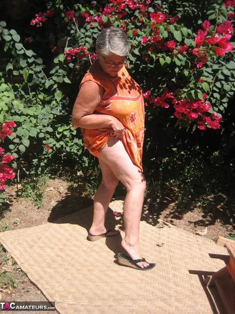 BBW Strips Out of Her Skirt on a Garden Patio – photo 3 of 20