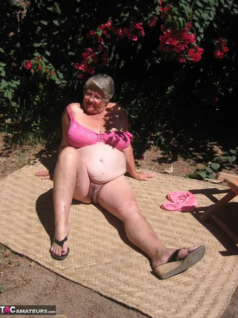 BBW Strips Out of Her Skirt on a Garden Patio – photo 13 of 20