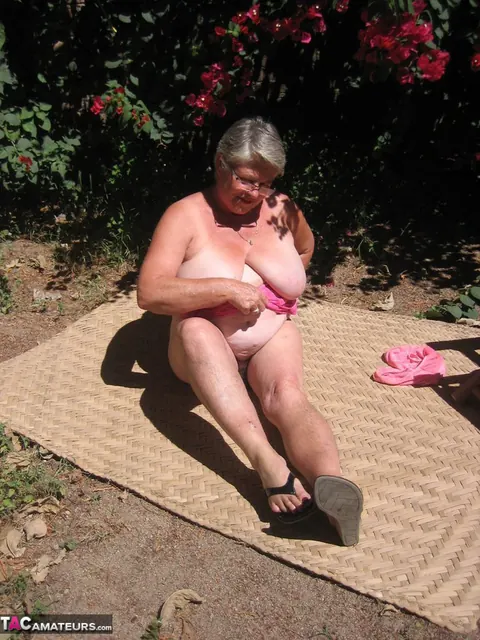 BBW Strips Out of Her Skirt on a Garden Patio – photo 14 of 20