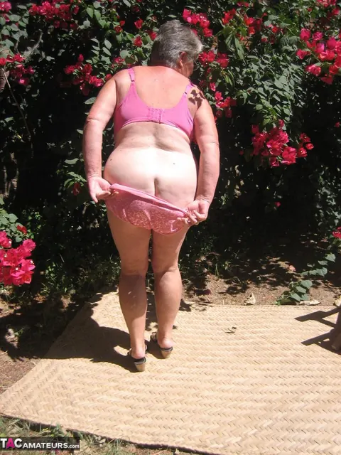 BBW Strips Out of Her Skirt on a Garden Patio – photo 10 of 20