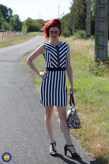 Flora Milano – Slim Redhead MILF in Glasses Gets Fucked Outdoors