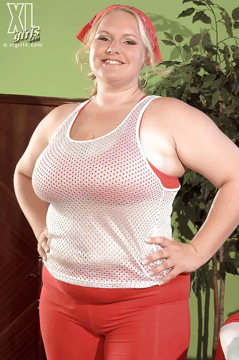 Veronica Vaughn: Tall Blonde BBW Shows Off Her Huge Natural Tits – photo 3 of 16