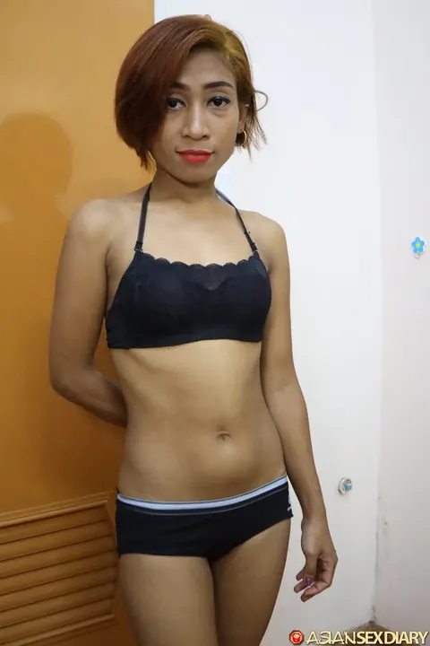 Petite Thai Redhead in Jeans Takes a Creampie in POV – photo 9 of 21