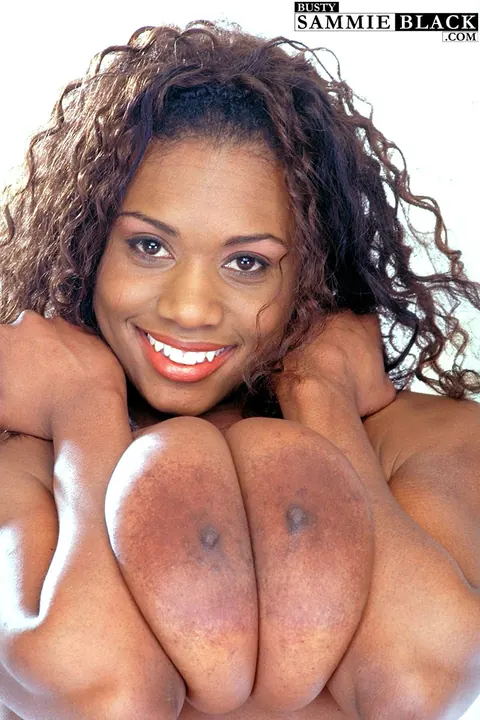 Sammie Black: Tall Ebony MILF Shows Off Her Big Natural Tits and Spreads Her Legs – photo 9 of 20