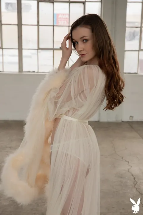 Emily Bloom: Tall Brunette Strips Off Her Lingerie and Poses Nude – photo 3 of 20