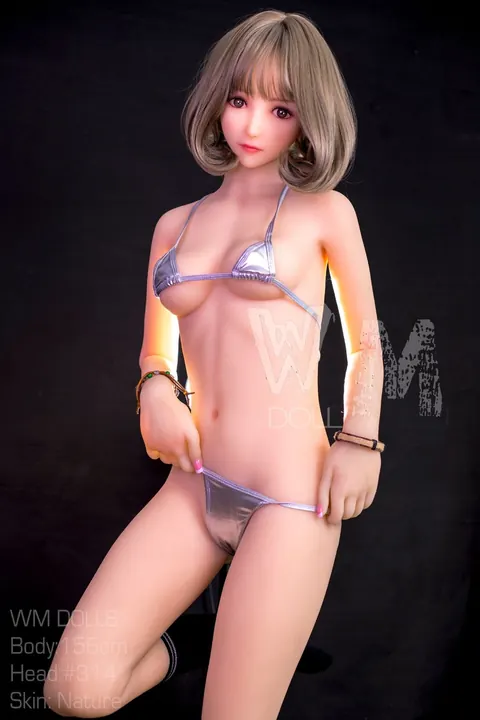 Woman Strips Off Her Clothes and Hat to Pose Naked – photo 8 of 16