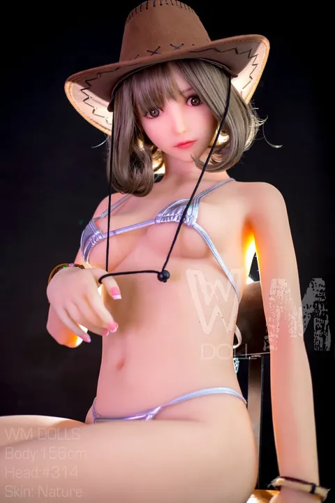 Woman Strips Off Her Clothes and Hat to Pose Naked – photo 6 of 16