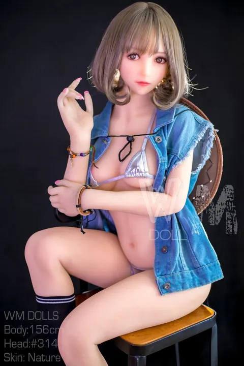 Woman Strips Off Her Clothes and Hat to Pose Naked – photo 4 of 16