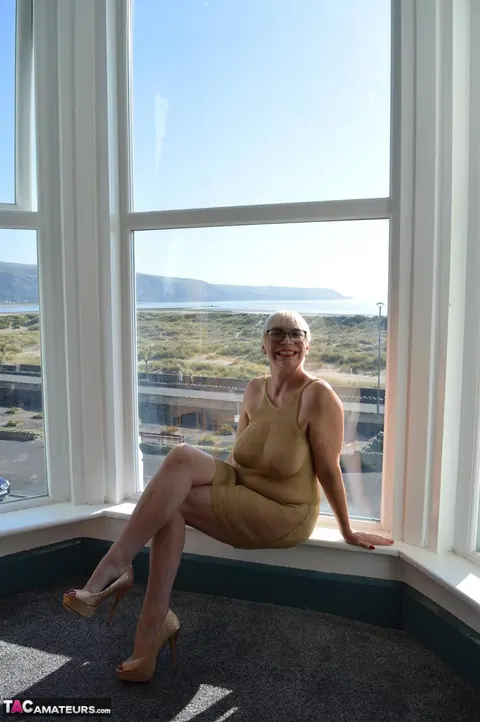 Curvy Mature Blonde Spreads Her Shaved Pussy by the Window – photo 5 of 16