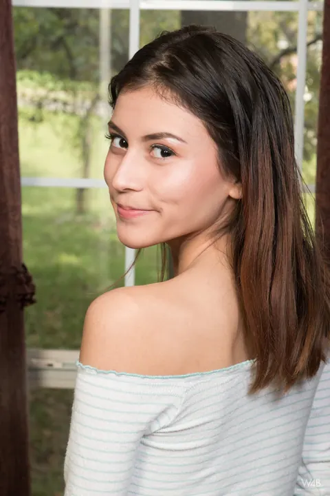 Amelia Pearl: Skinny Brunette Strips Out of Her Panties and Spreads – photo 1 of 20