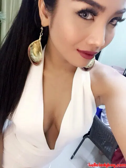 Asian Trans Woman Flaunts Her Big Tits in a Bikini – photo 15 of 20