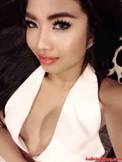 Asian Trans Woman Flaunts Her Big Tits in a Bikini – photo 11 of 20
